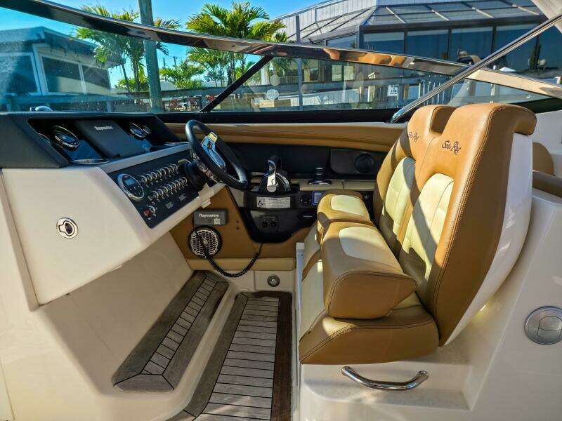 2015 Sea Ray 350 SLX