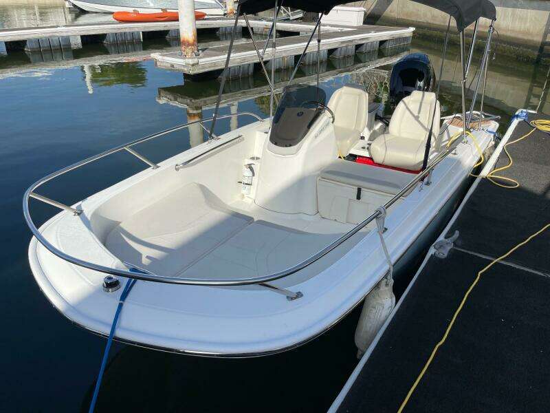 2021 Boston Whaler 