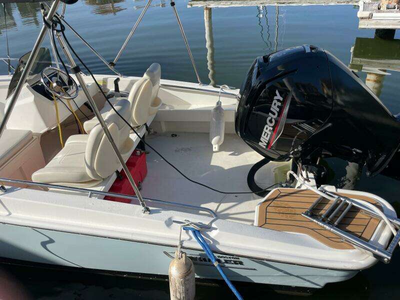 2021 Boston Whaler 