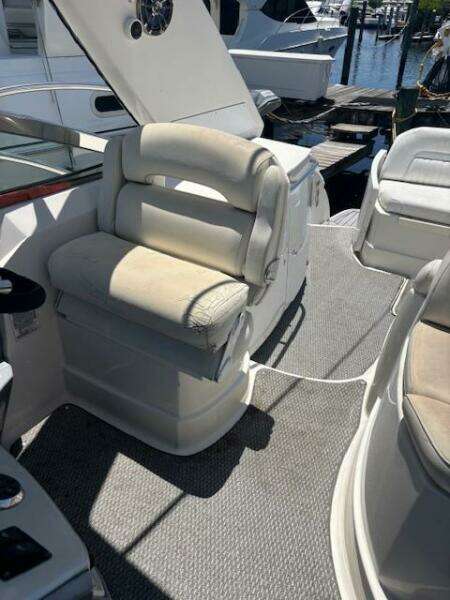 2007 Monterey 350 Sport Yacht interior with cushioned seating and carpeted flooring.