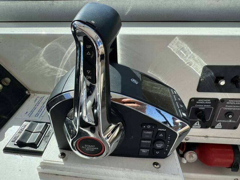 1999 Boston Whaler 28 Conquest