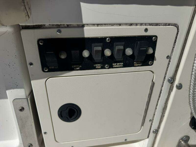 1999 Boston Whaler 28 Conquest