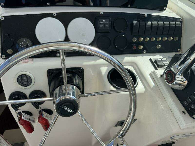 1999 Boston Whaler 28 Conquest