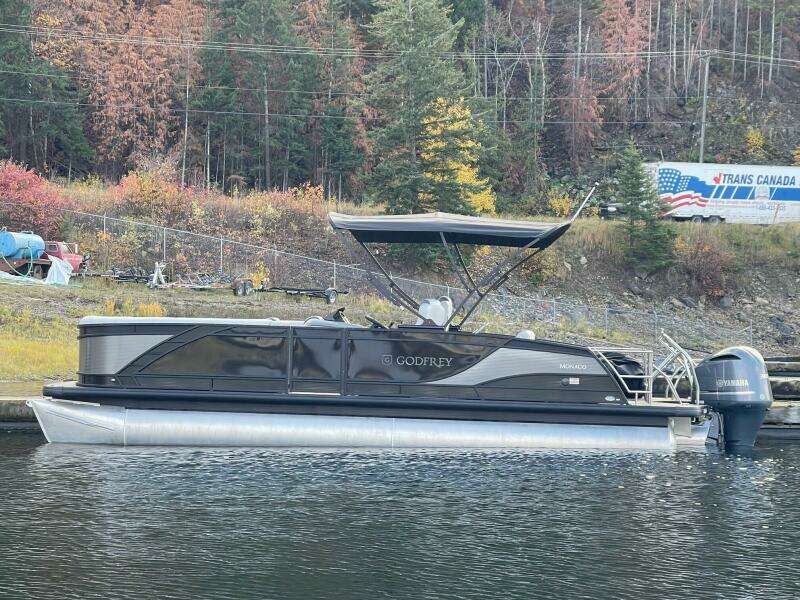 2024 Godfrey MC255DFL