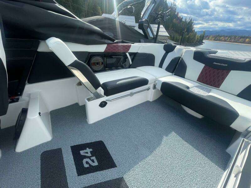 2024 Mastercraft XT24