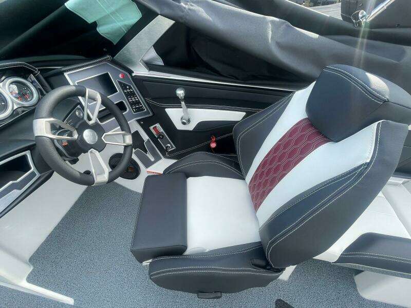 2024 Mastercraft XT24