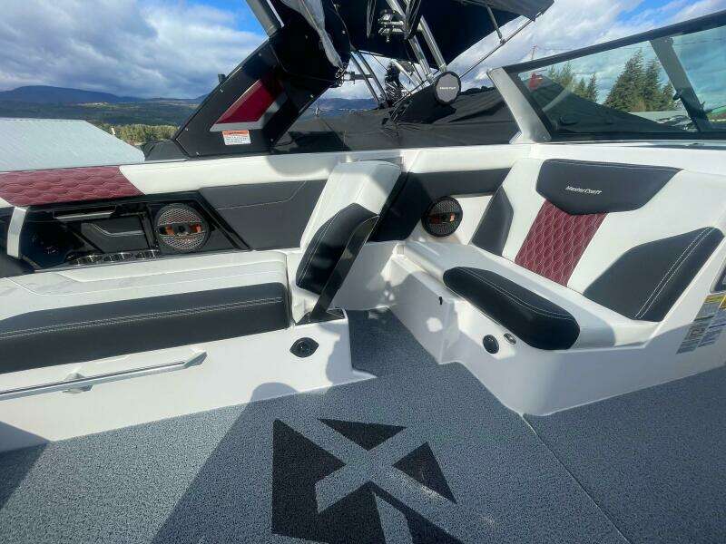2024 Mastercraft XT24