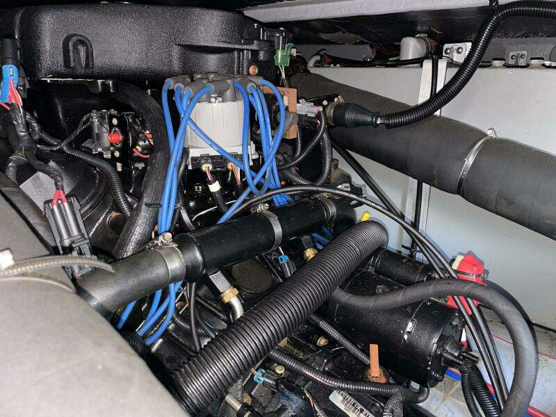 2000 Sea Ray 400 Sedan Bridge