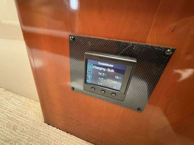 2004 Carver 56 Voyager