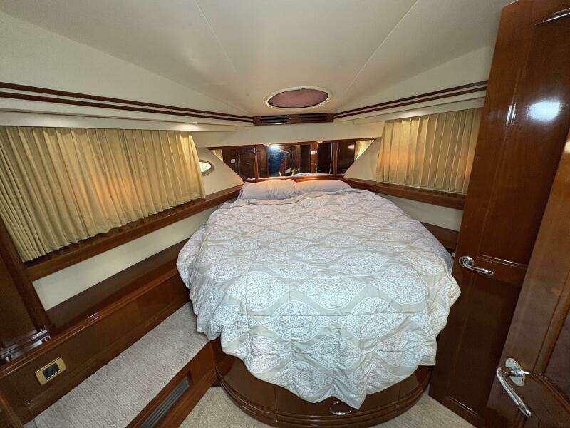 2004 Carver 56 Voyager