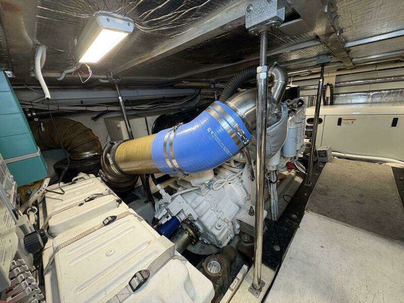 2004 Carver 56 Voyager