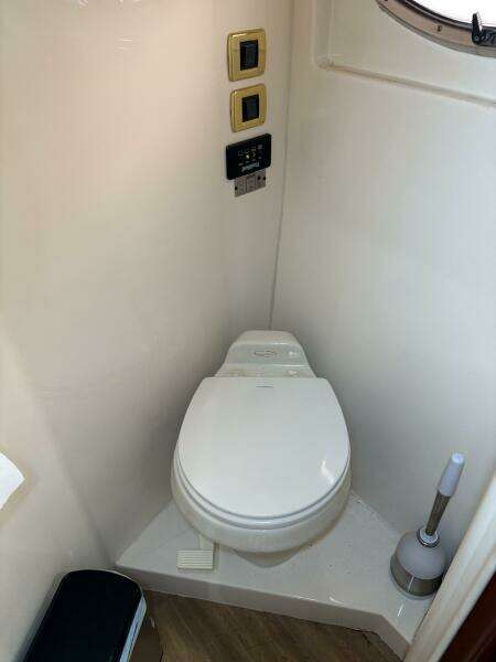 2004 Carver 56 Voyager