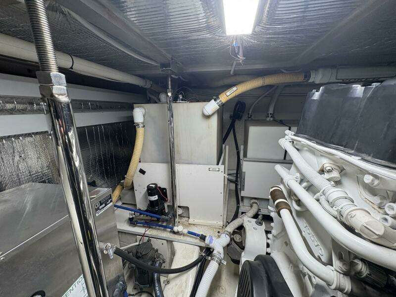 2004 Carver 56 Voyager