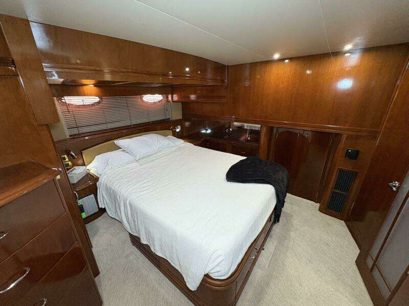 2004 Carver 56 Voyager