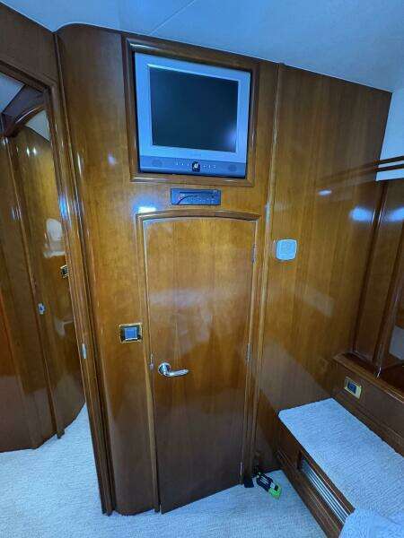 2004 Carver 56 Voyager