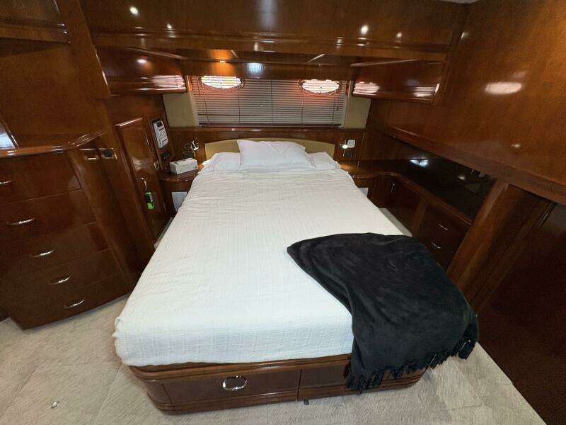 2004 Carver 56 Voyager