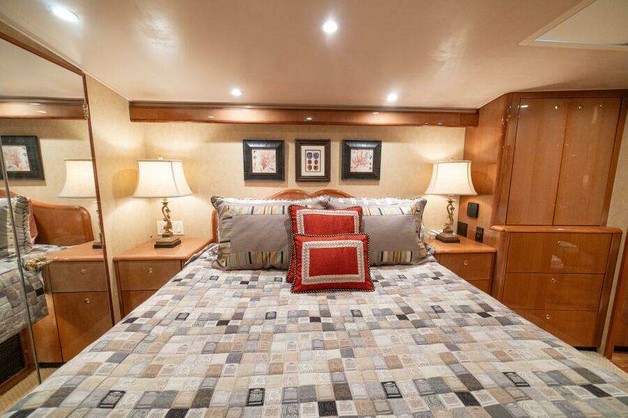 2004 Viking 61 Convertible "Mariah Jean"