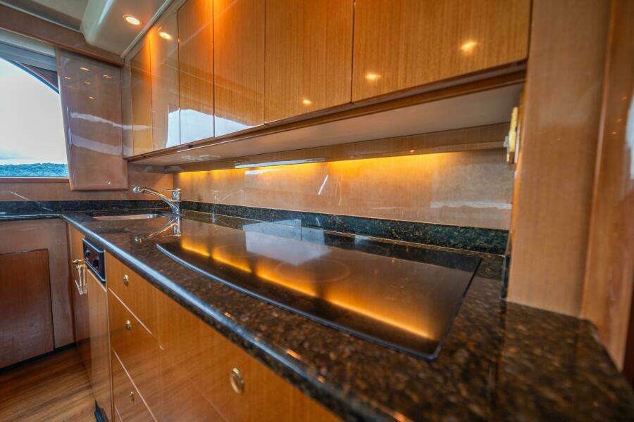 2004 Viking 61 Convertible "Mariah Jean"