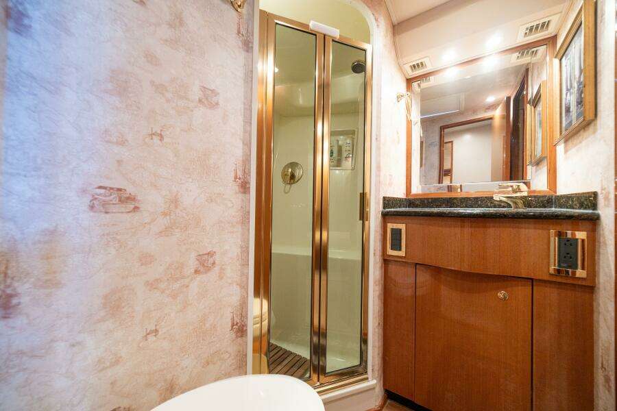 2004 Viking 61 Convertible "Mariah Jean"