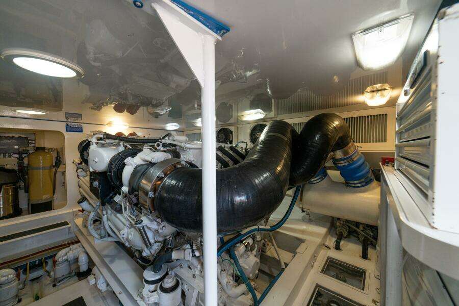 2004 Viking 61 Convertible "Mariah Jean"