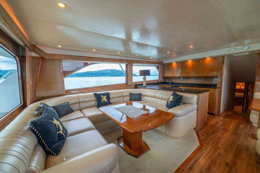 2004 Viking 61 Convertible - Salon