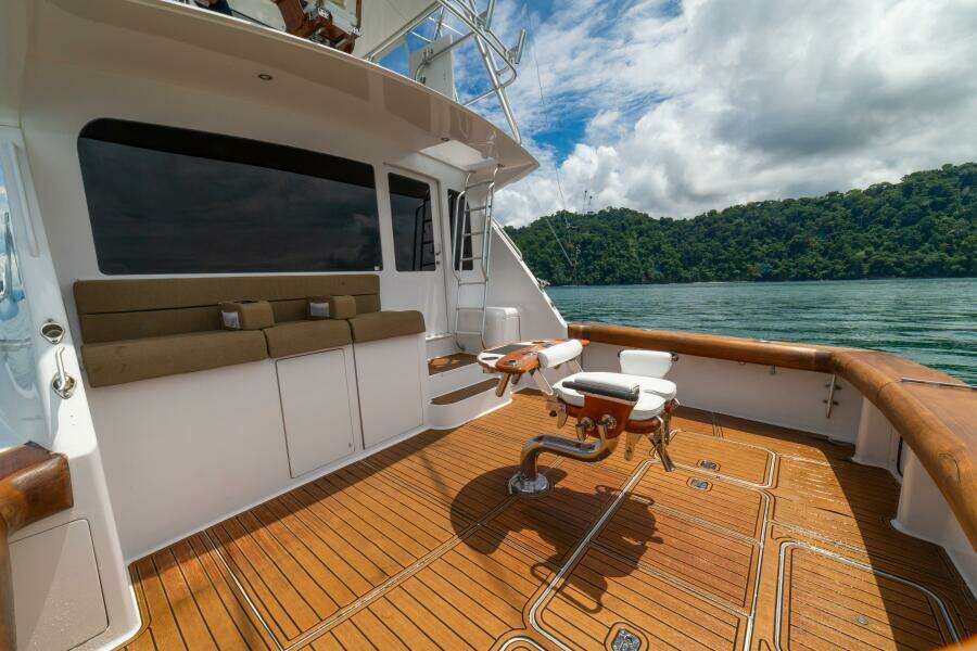 2004 Viking 61 Convertible - Cockpit