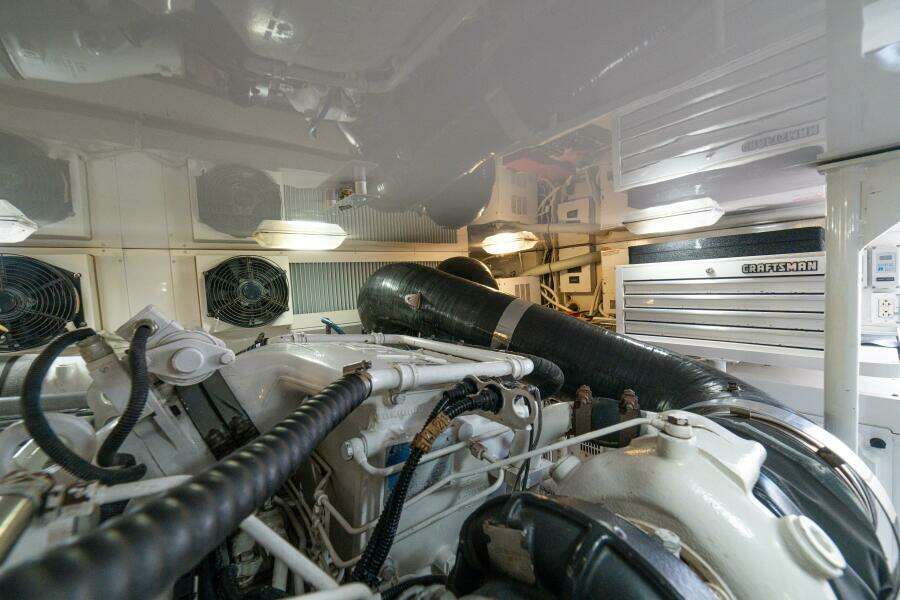 2004 Viking 61 Convertible "Mariah Jean"