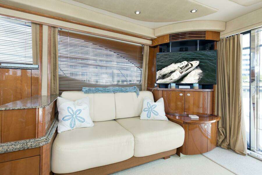 2007 52 Sea Ray Sedan Bridge Reel Destiny Salon (3)