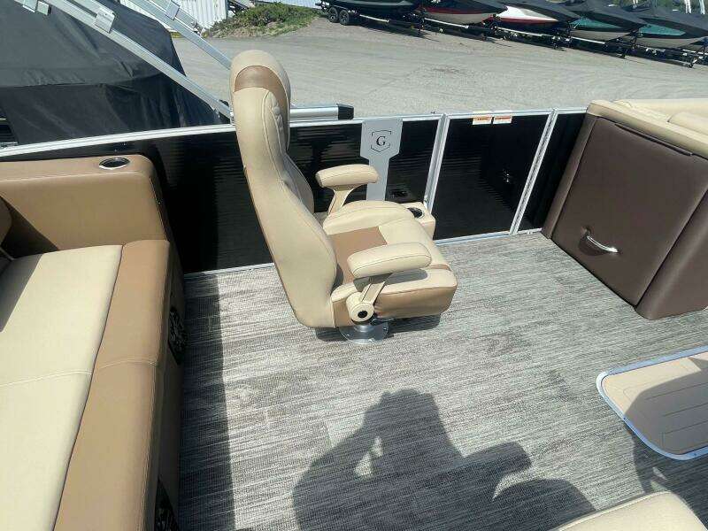 2024 Godfrey MC 235 DFL GTP