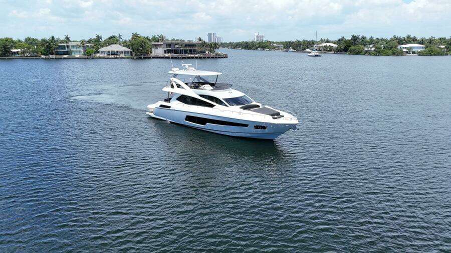 2017 Sunseeker 75 Yacht