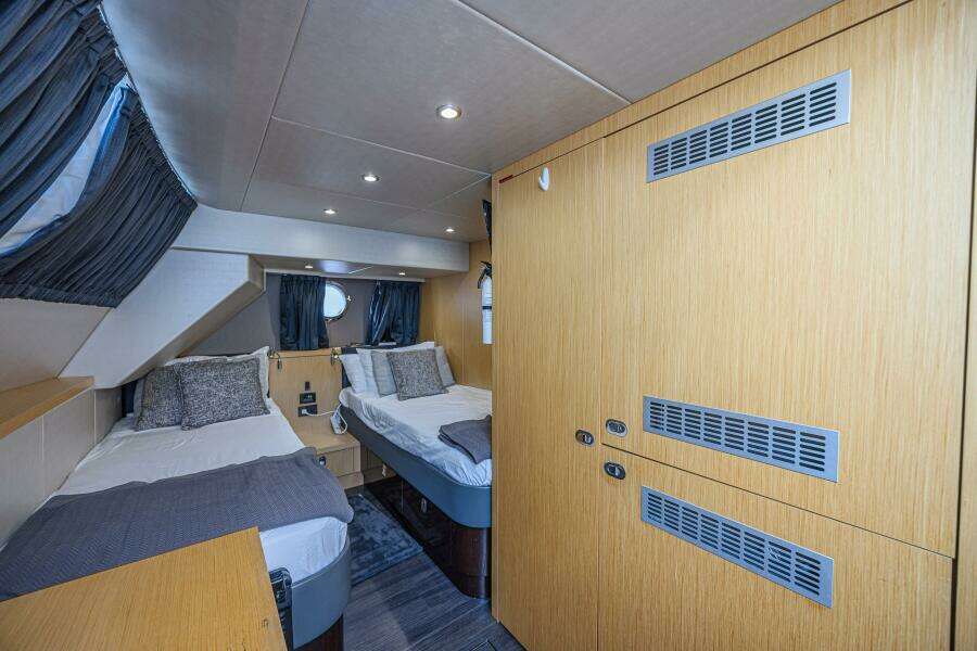 2017 Sunseeker 75 Yacht