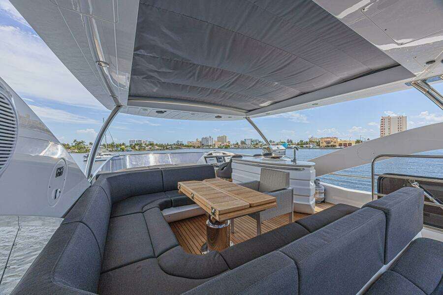 2017 Sunseeker 75 Yacht