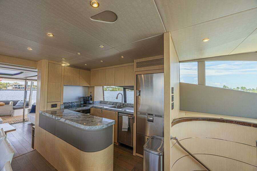 2017 Sunseeker 75 Yacht