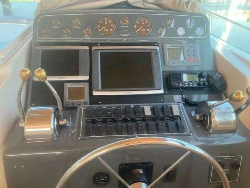 2000 Tiara Yachts 3500 Express