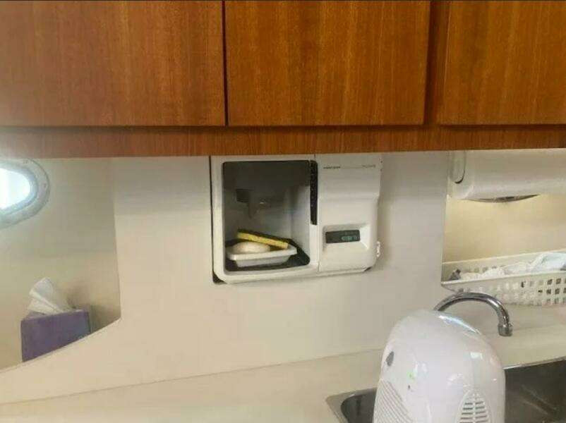 2000 Tiara Yachts 3500 Express