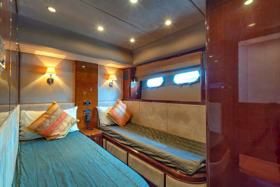 2006 Princess Yachts 