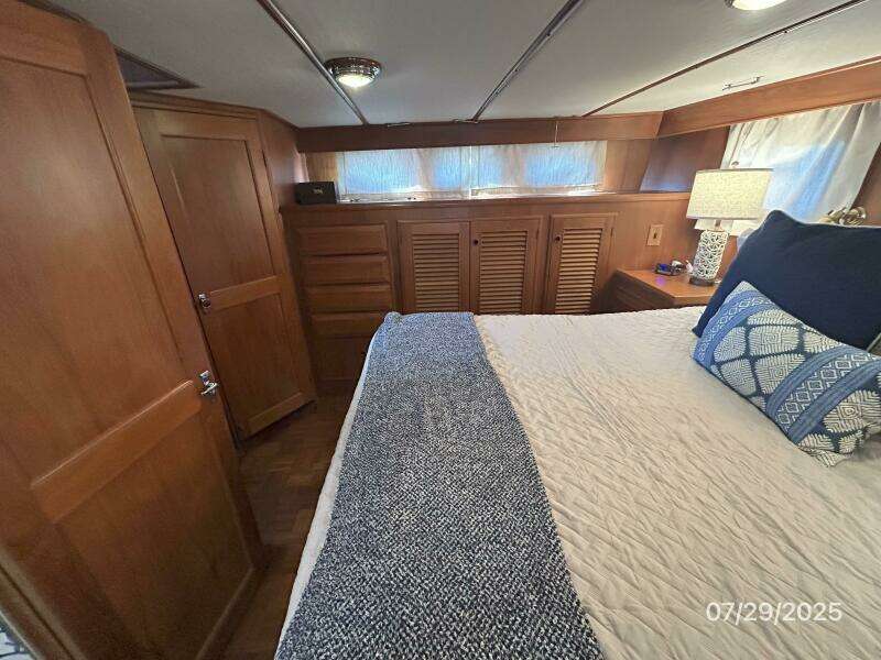 44' DeFever master stateroom starboard