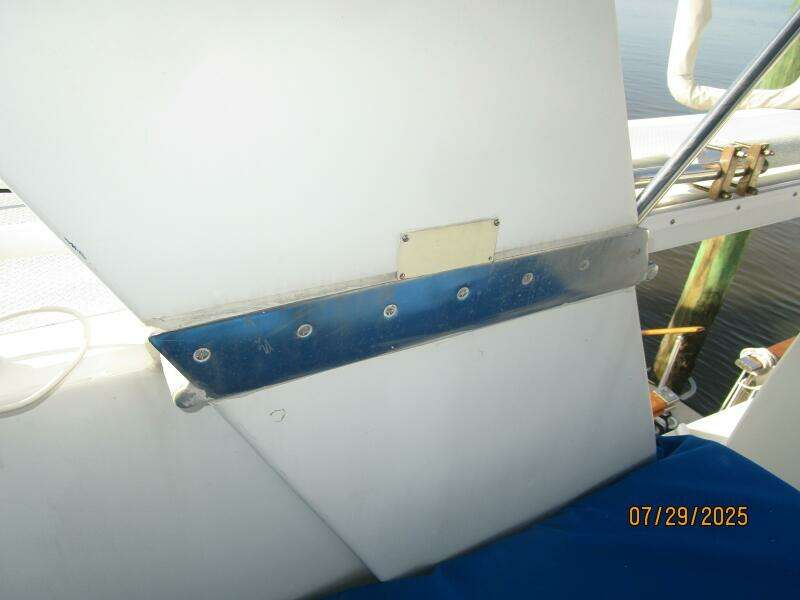 44' DeFever flybridge Radar arch hinge