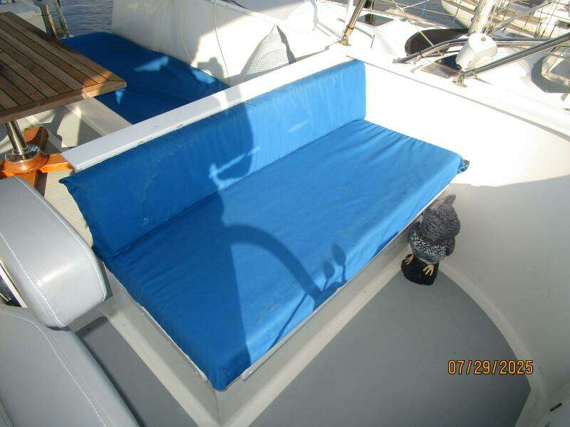 44' DeFever flybridge port forward seating