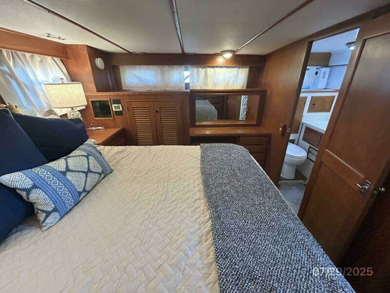 44' DeFever master stateroom port