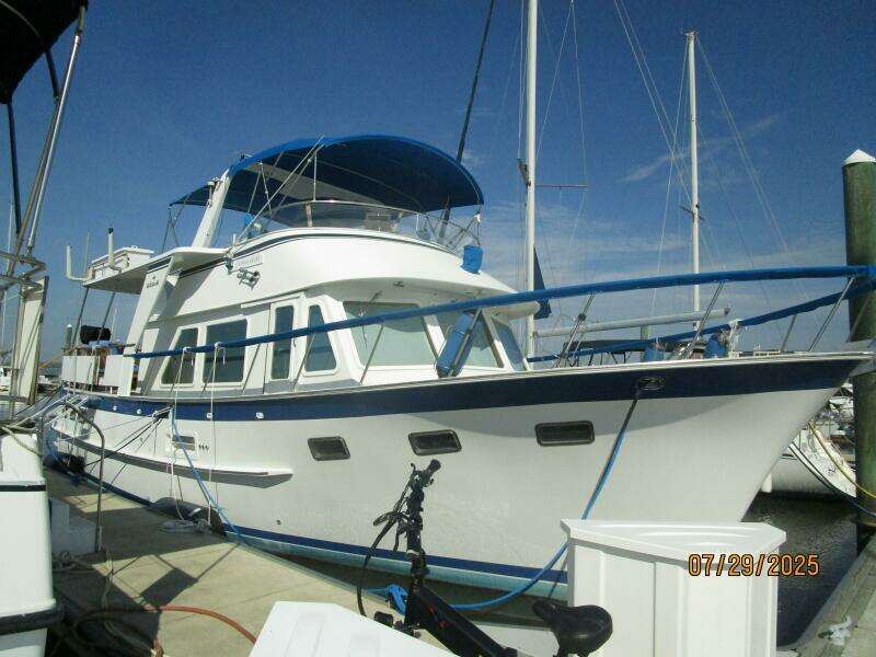 44' DeFever starboard forward profile