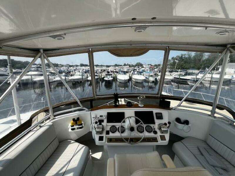 2000 Mainship 390