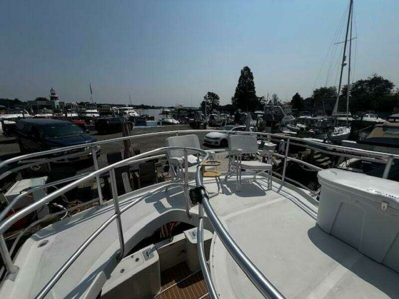 2000 Mainship 390