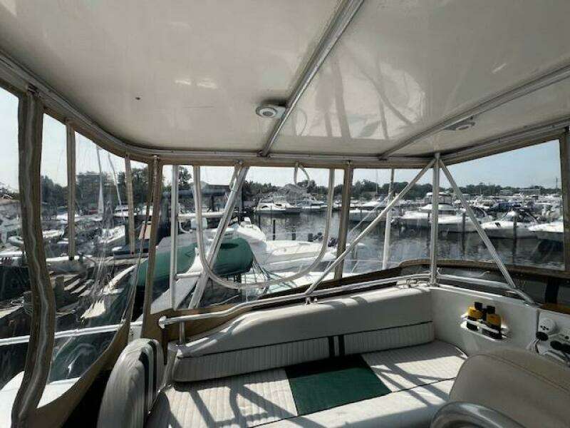 2000 Mainship 390
