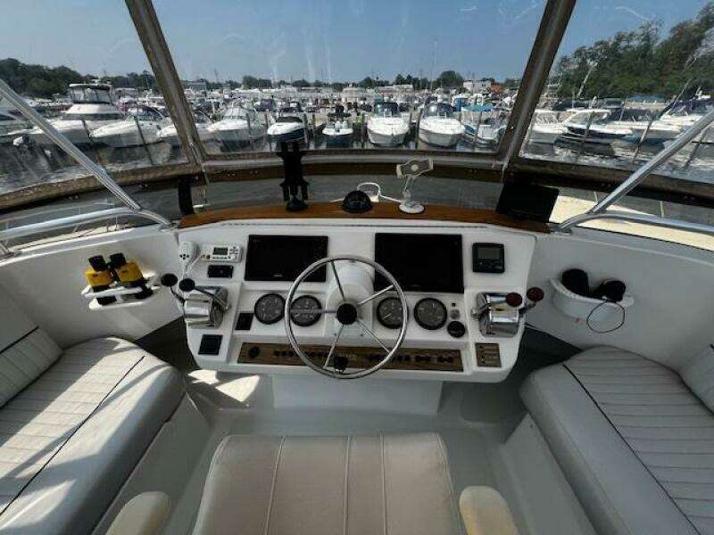 2000 Mainship 390