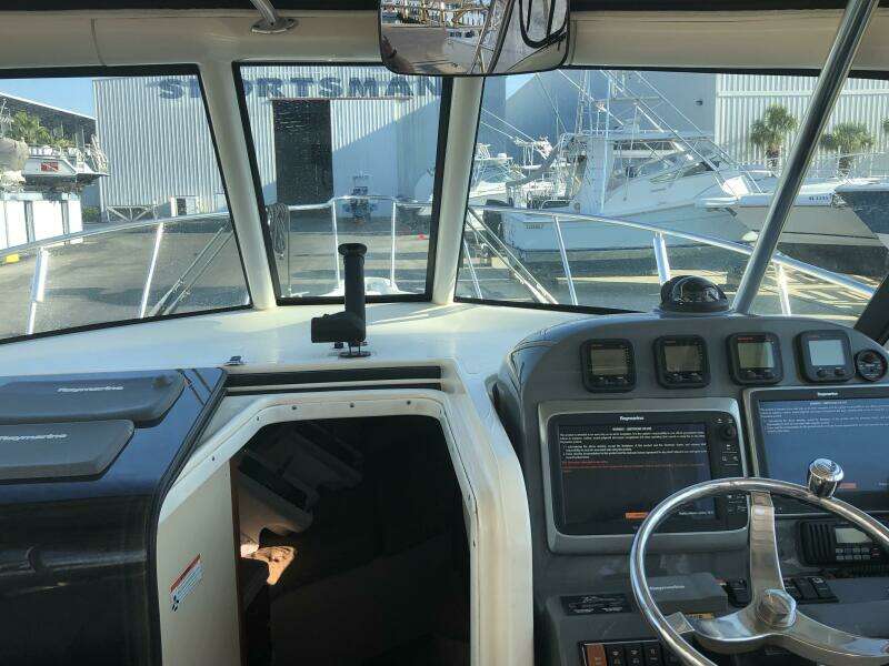 2007 Pursuit 335 Offshore