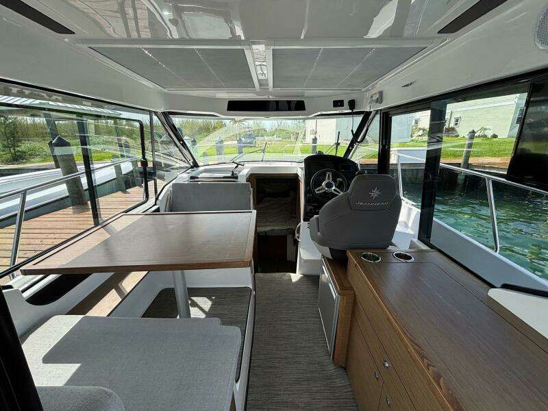 Jeanneau Knot Work'N - Cabin