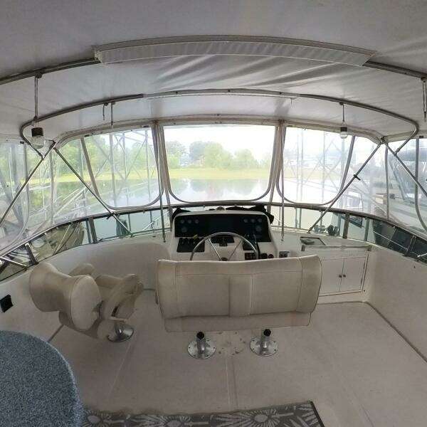 50 ft Ocean Alexander - Flybridge Looking Forward