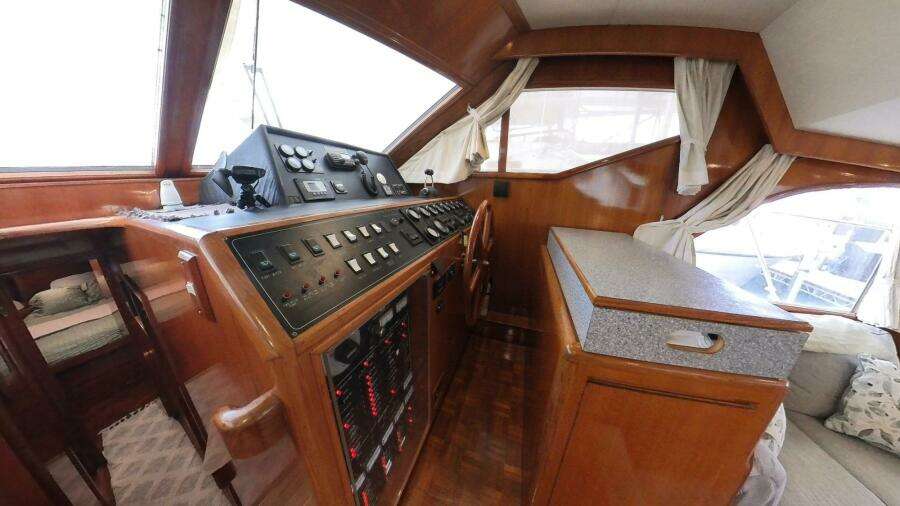 50 ft Ocean Alexander - Lower Helm