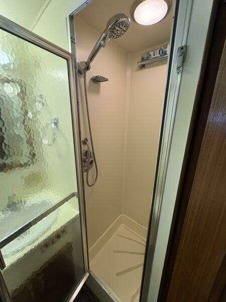 1985 Hatteras 60 Enclosed Bridge